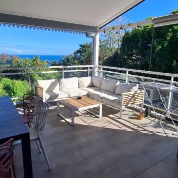 F4 Duplex avec Jardin Clos et Vue Océan à Deux Pas du Centre de Saint-Leu