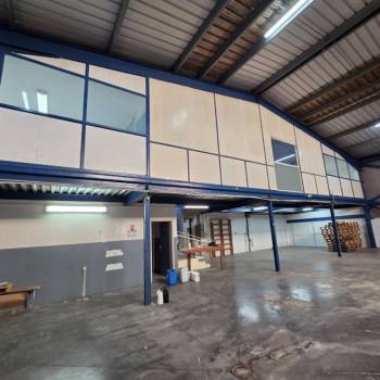 LOCAL/ENTREPOT 462 m² - SAINTE MARIE - PAE LA MARE