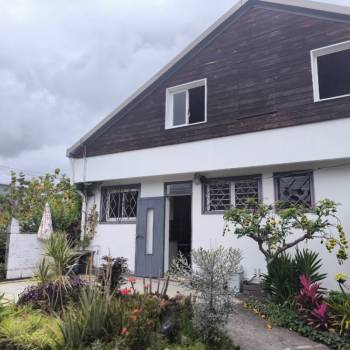 Villa T4/5 avec mezzanine, proche centre-ville du Tampon.