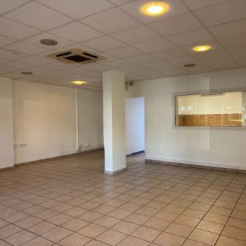 LOCAL PROFESSIONNEL A LOUER DE 78 M² – EMPLACEMENT STRATÉGIQUE À SAINT-ANDRÉ
