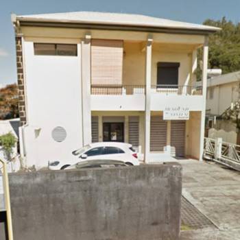 Immeuble de rapport avec logements et locaux commerciaux