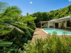 Villa de plain-pied avec piscine et vue mer dans un magnifique domaine de 12 000 m²
