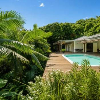 Villa de plain-pied avec piscine et vue mer dans un magnifique domaine de 12 000 m²
