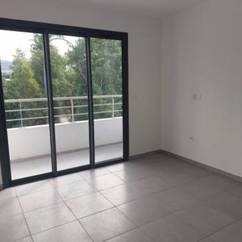 Superbe appartement neuf avec terrasse et vue montagne