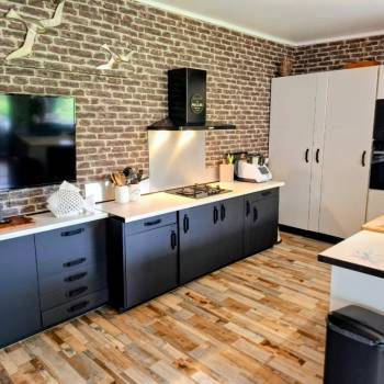 Maison de plain-pied plus T2 et bungalow sur 8800 m² de terrain